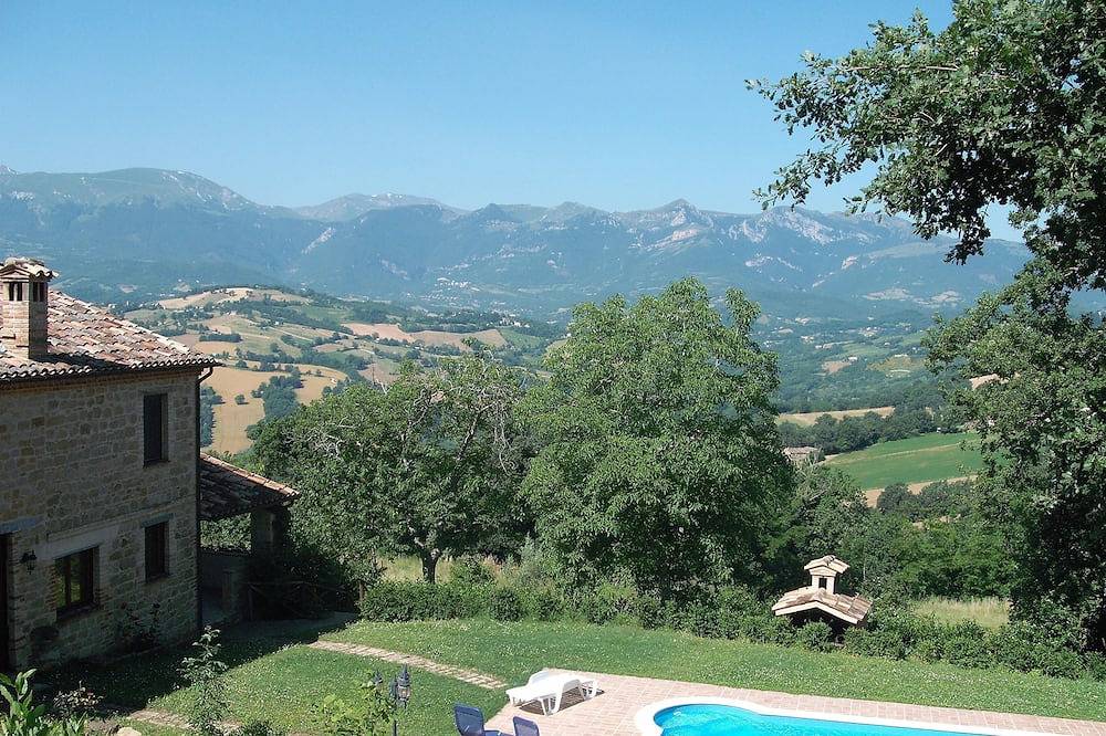 La pieve country house, villa, pool, relax, dreams house, sibillini, playground in Gualdo, Monti Sibillini National Park