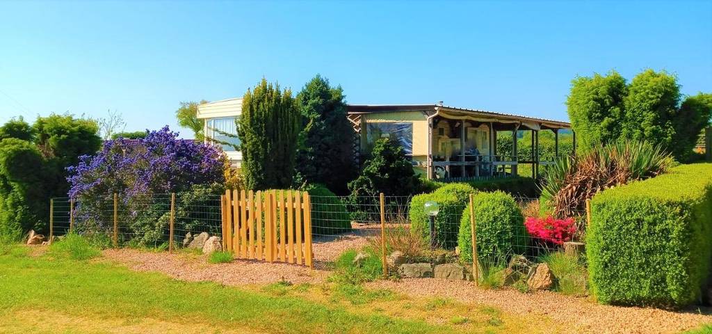 Camping pour 6 personnes, avec Terrasse et Jardin ainsi que Piscine et Vue