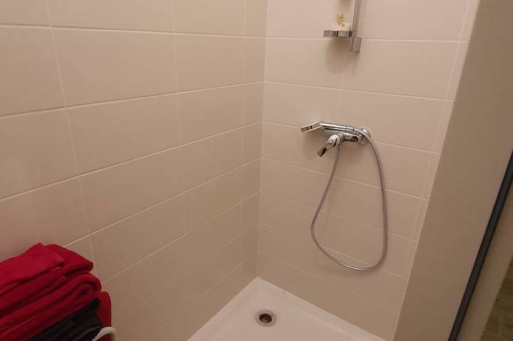 Apartamento entero, Fully-equipped accommodation in a quiet village near Ambérieu-en-Bugey in Douvres, Belley