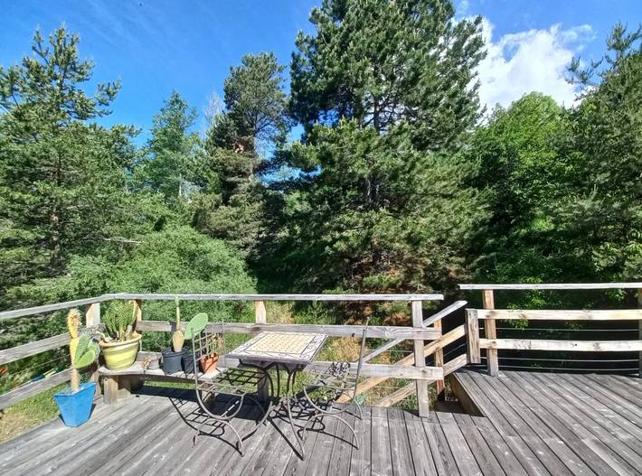 Gîte pour 5 personnes, avec vue sur le lac ainsi que jardin et balcon à Puy-Sanières - 4