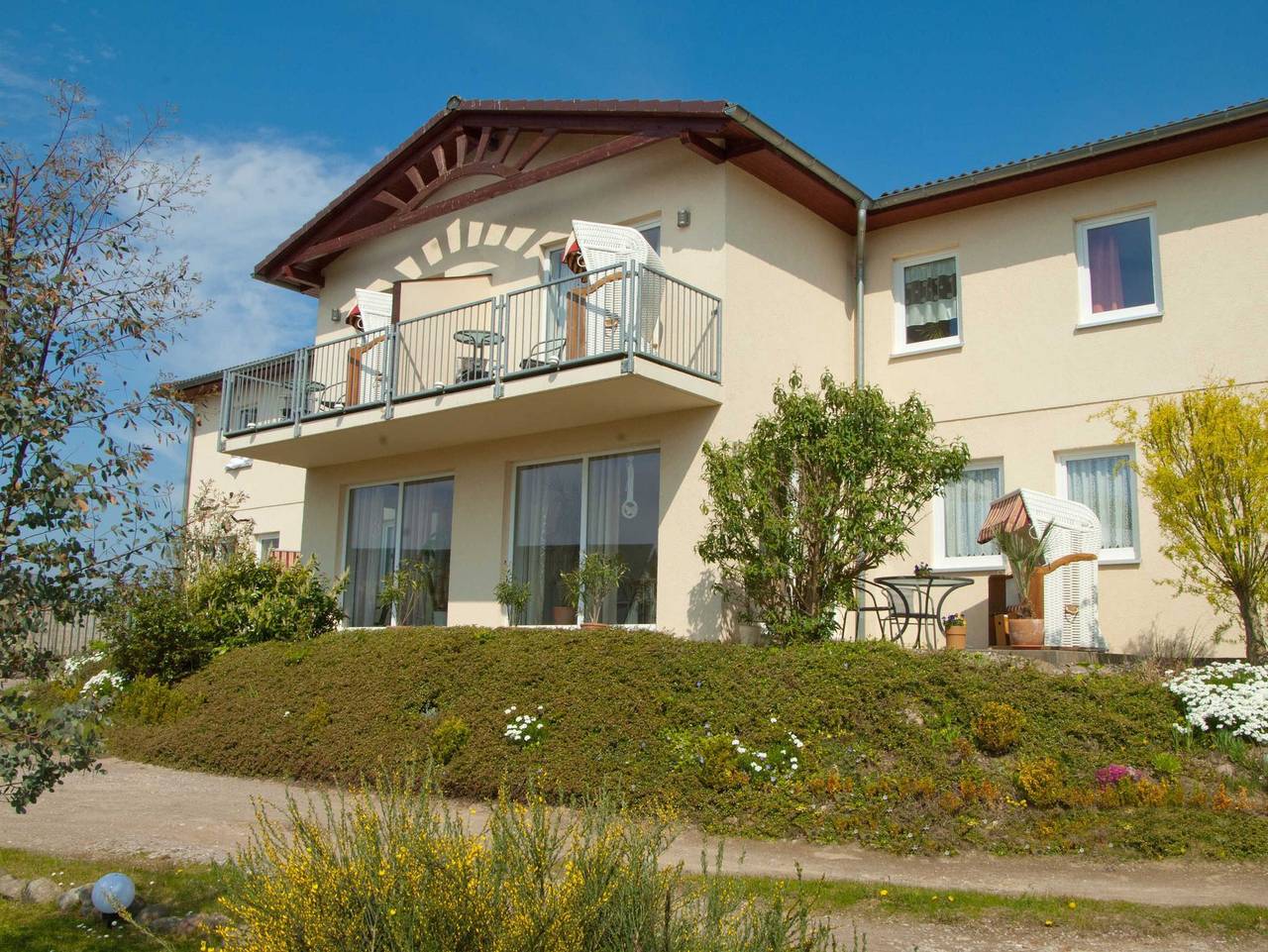 Ganze Ferienwohnung, Strandkorbhaus 2   zum Strand 150 m   ruhige Lage in Göhren, Rügen