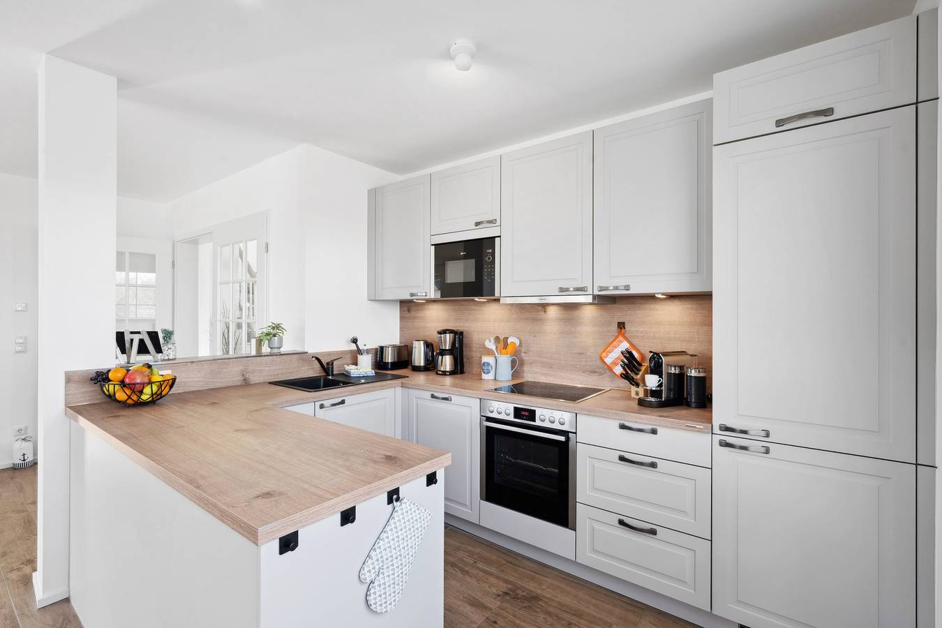 Rügenzauber – Reetdachhaus mit Sauna u. Kamin | Strandnähe | Garten in Lancken, Dranske