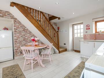 Log Cabin for 2 People in Clungunford, Shropshire, Photo 4