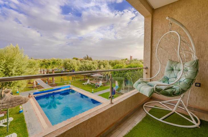 Villa pour 8 personnes, avec sauna et jardin ainsi que vue et piscine