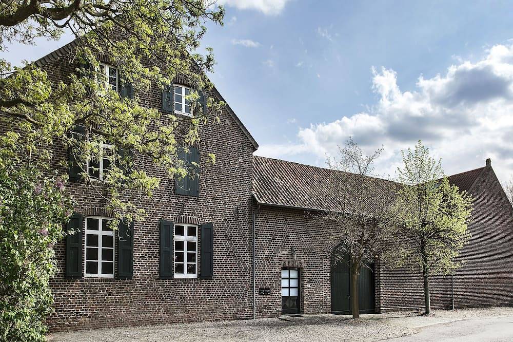 Romantischer Hausteil in denkmalg. Vierkanthof (Freilage) mit Garten-Terrasse in Heinsberg, Rheinland