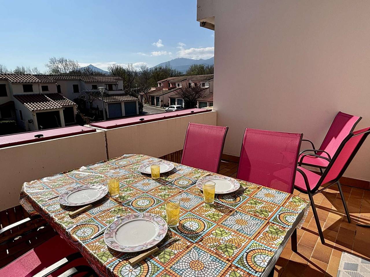 Entire apartment, Argelès-sur-Mer: Mezzanine Apt for 4 with Parking in La Côte Vermeille, Argelès-sur-Mer