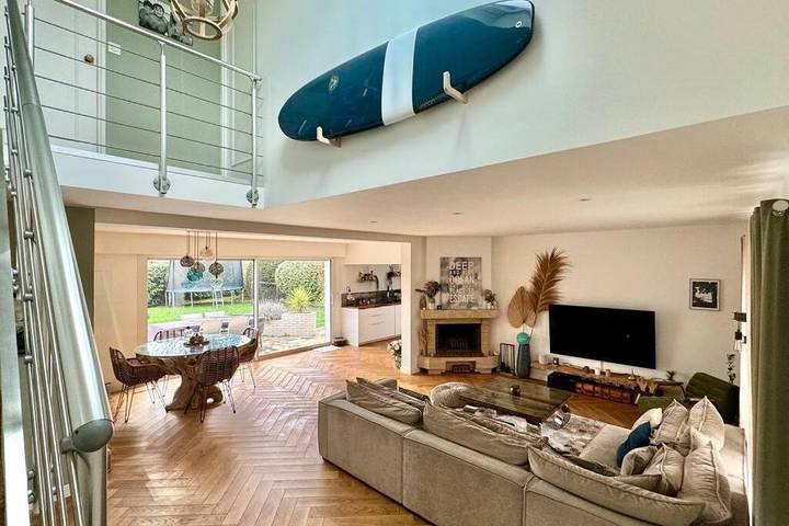 Location de vacances pour 8 personnes, avec jardin ainsi que jacuzzi et terrasse à Lésigny - 4