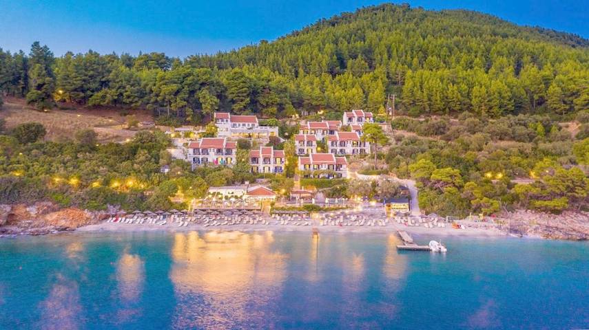 Resort per 3 persone, con Balcone e Giardino nonché Piscina e Panorama a Skiathos
