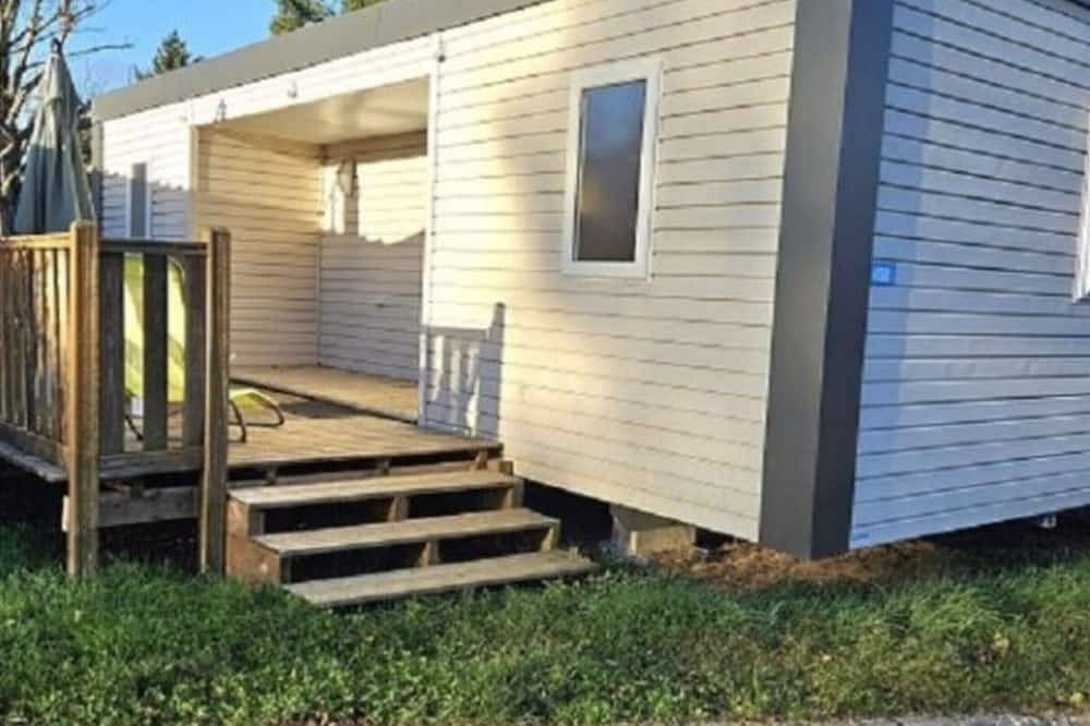 Mobile home for 6 with terrace in Charlieu in Charlieu, Roanne region