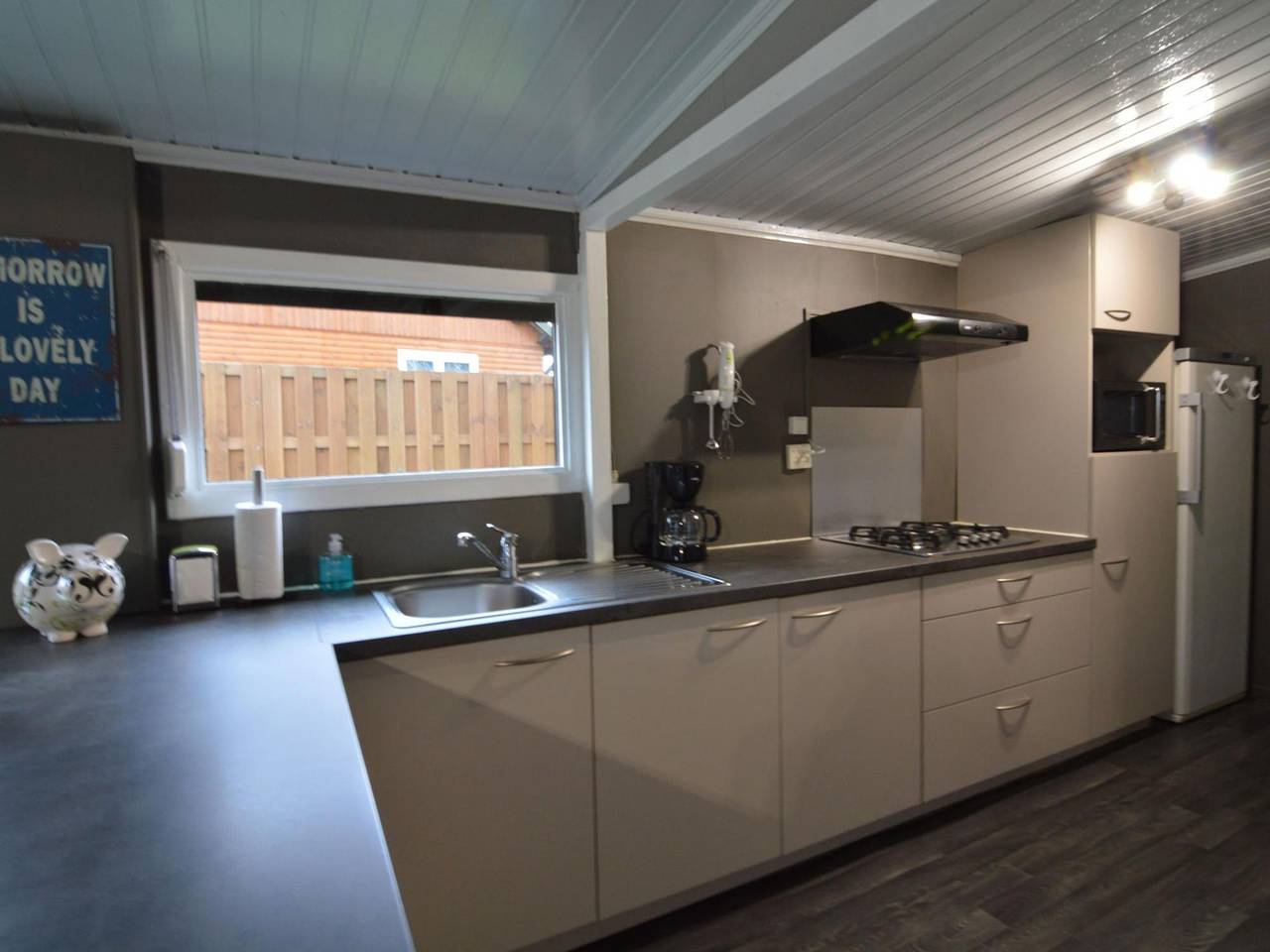 Modern chalet in a small park, located right along a fishing pond in Geel, Antwerpen und Umgebung