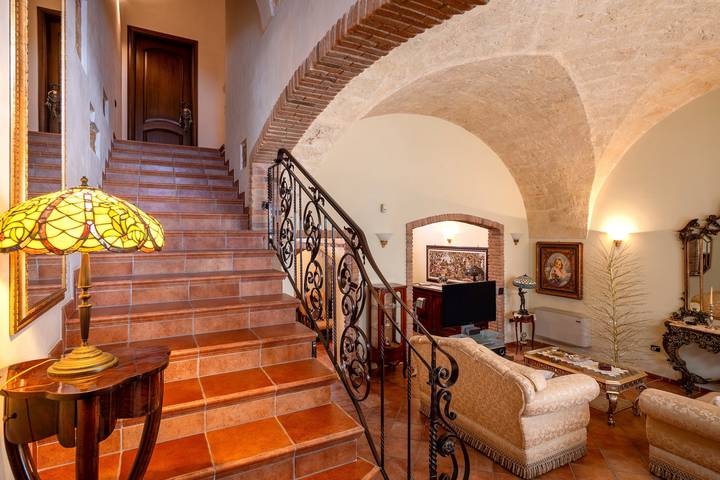 Entire apartment, Apartment 'Dimora La Reggia' with Private Pool, Wi-Fi and Air Conditioning in Mesagne, Salento