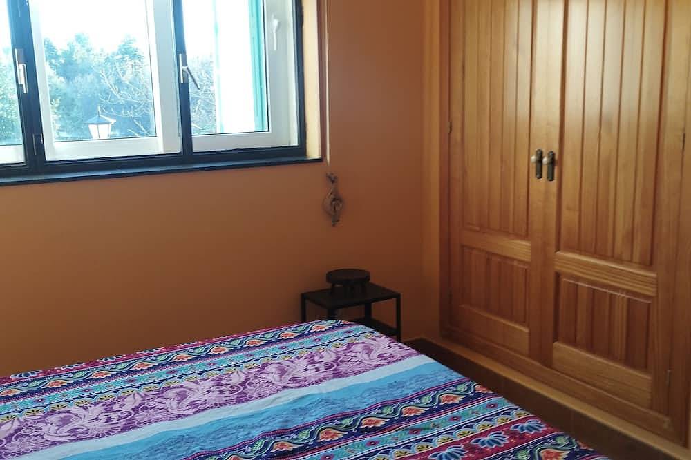 Rural apartment with private garden in the middle of the national park, with trails in Cercedilla, Puerto de Navacerrada