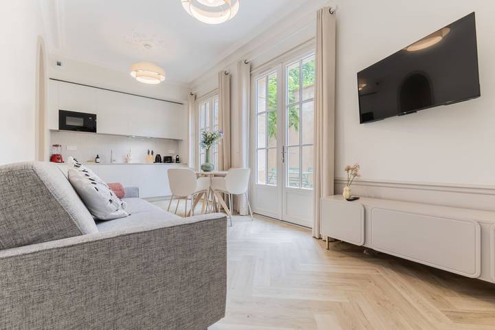 Apartamento entero, Piso con Terraza y A/C, corazón de Chartrons in Burdeos, Región de Burdeos