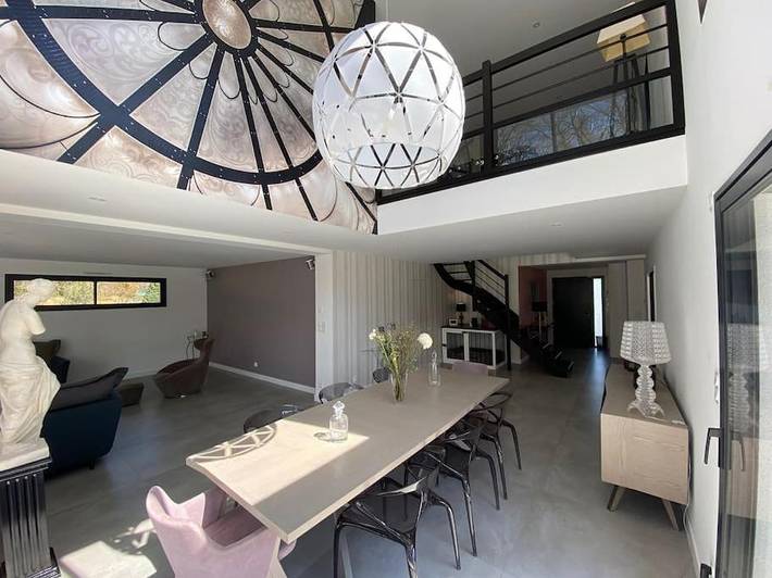 Location de vacances pour 8 personnes, avec piscine et terrasse ainsi que jacuzzi et jardin à Changé - 3