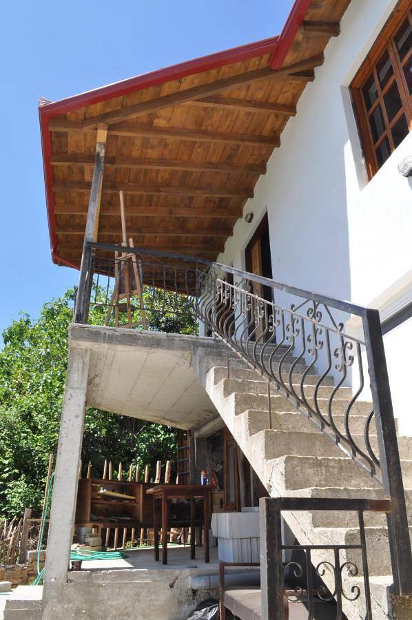 Location de vacances pour 6 personnes, avec Balcon et Terrasse ainsi que Jardin et Vue dans (Nea) Vrasna - 2
