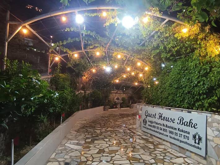 Chambre d’hôte pour 3 personnes, avec jardin et terrasse dans Gjirokastër