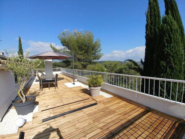 Pension voor 3 personen, with Terras and Tuin as well as Uitzicht in Aix-en-Provence