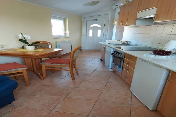Ganze Wohnung, Apartment Luka - One Bedroom Apartment with Balcony and Sea View in Jadrtovac, Šibenik-Knin