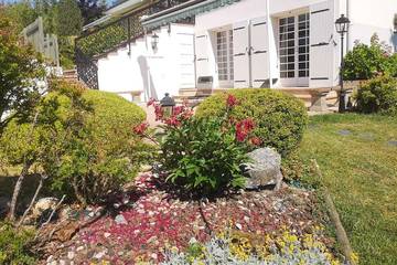 Gîte pour 4 personnes, avec jardin et terrasse, animaux acceptés à Châteauneuf-de-Galaure