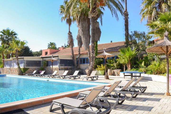 Parc de vacances pour 2 personnes, avec Jardin et Piscine dans les Pyrénées-Orientales