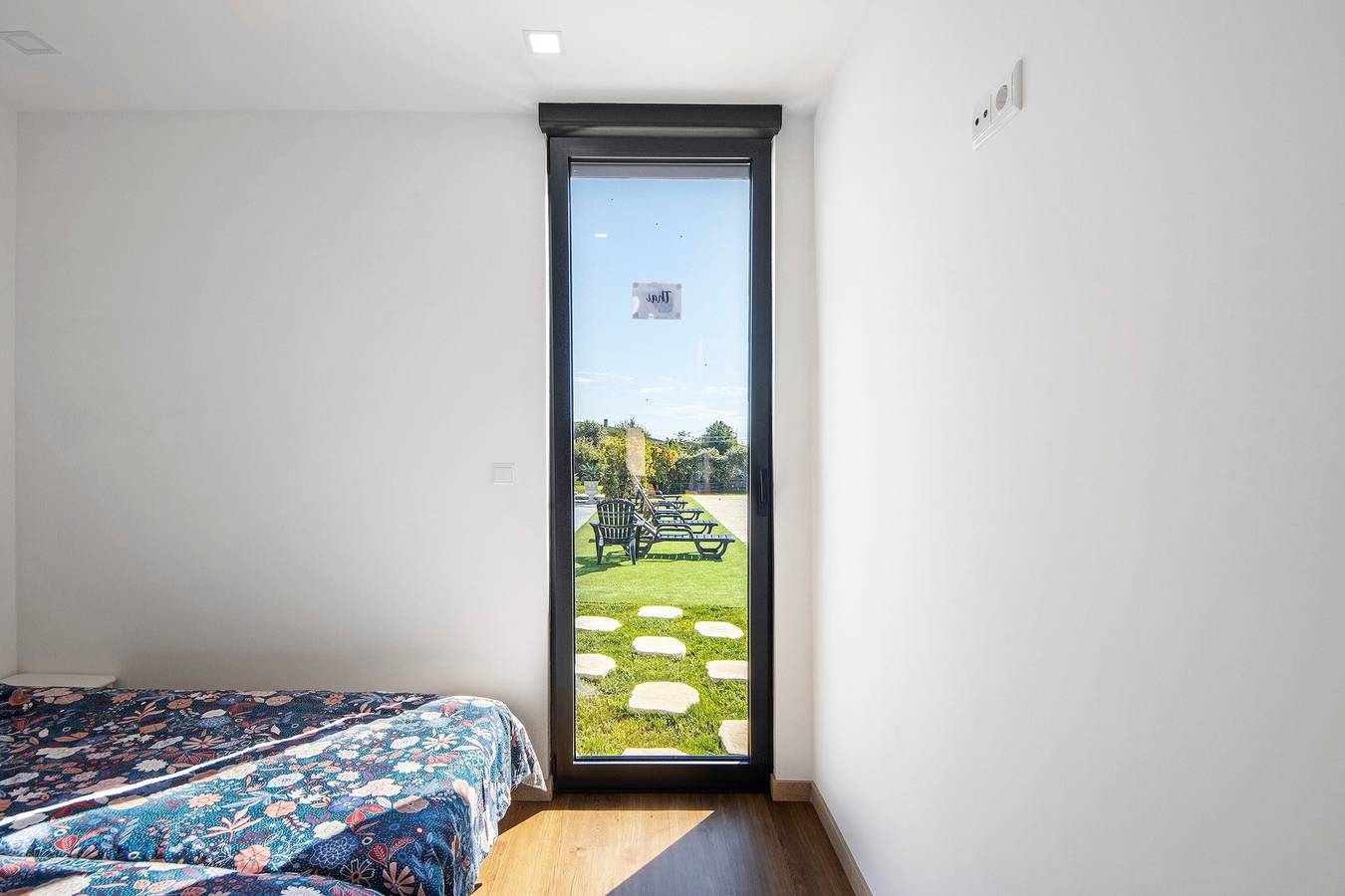 Bungalow 'Apartamento Thaï Com Piscina' met Gedeeld Zwembad, Privéterras en Wi-Fi, foto 8