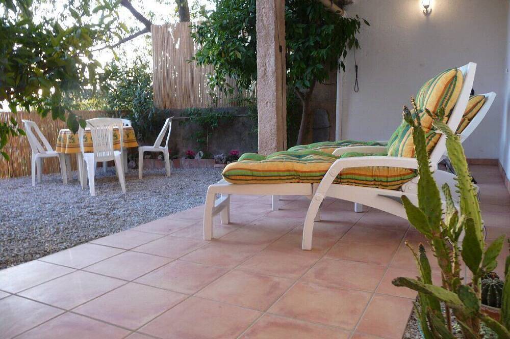 Character, modernised maison de village in quiet side street 50 mtr. from centre in Saint-Cézaire-sur-Siagne, Costa mediterránea (Francia)