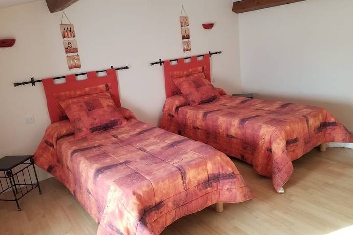 Location de vacances pour 6 personnes, avec jardin, animaux acceptés à Saint-Hilaire-la-Palud - 2