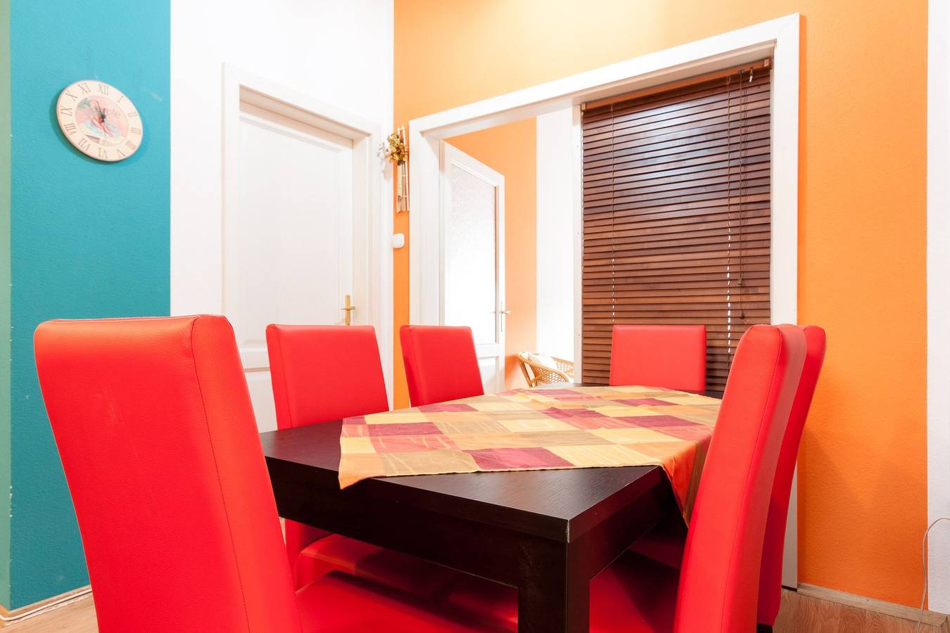 Ganze Wohnung, Lebhaftes Apartment mit 3 Schlafzimmern im pulsierenden Herzen von Budapest in Budapest, Danube-Ipoly National Park