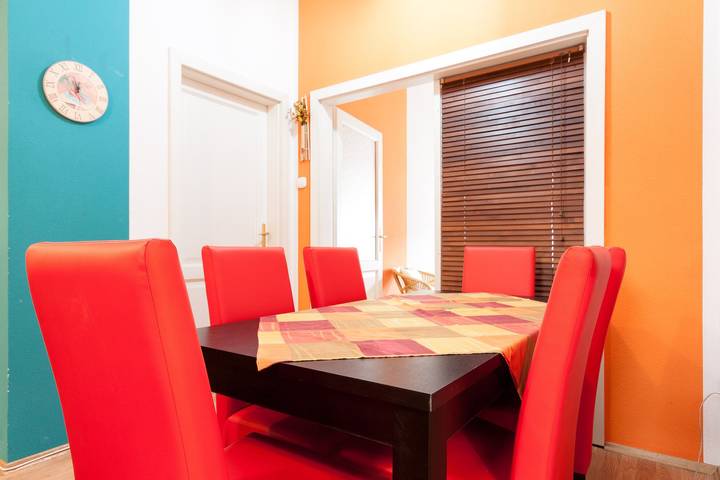Ganze Wohnung, Lebhaftes Apartment mit 3 Schlafzimmern im pulsierenden Herzen von Budapest in Budapest, Danube-Ipoly National Park