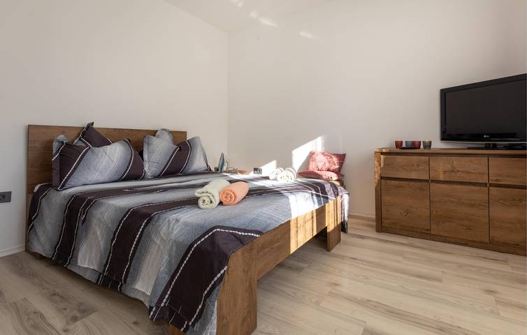 Ganze Ferienwohnung, Sonnige 2-Zimmer-Wohnung mit Terrasse in der Nähe von Ploče und der Küste in Ploce, Dubrovnik-Neretva