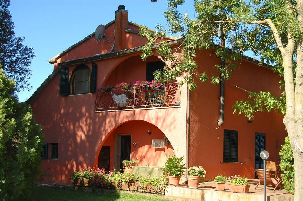 Geheel appartement, Een landhuis om te ontspannen in Toscane met privézwembad en gratis Wi-Fi in Grosseto, Provincie Grosseto