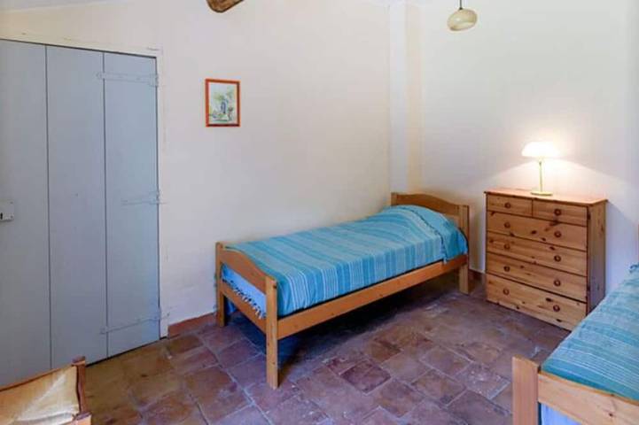Gîte pour 7 personnes, avec piscine ainsi que terrasse et jardin à Aimargues - 4