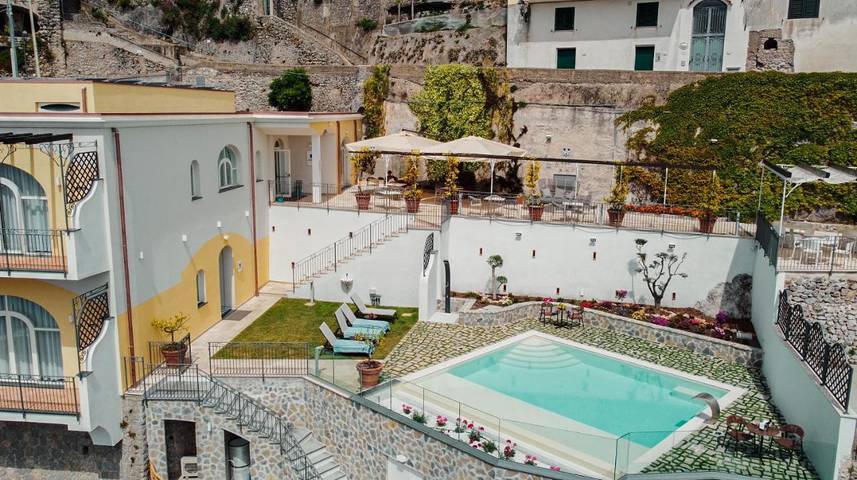 B&b per 2 persone, con Balcone e Terrazza nonché Idromassaggio e Giardino a Scala