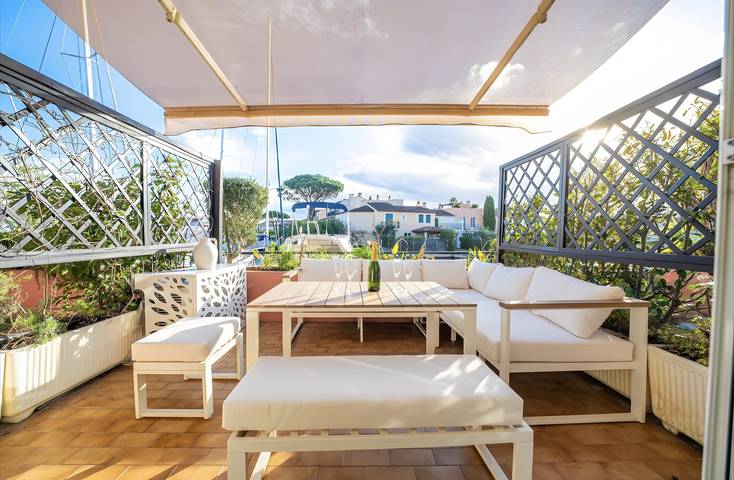 Ferienwohnung für 4 Personen, mit Seeblick in Grimaud