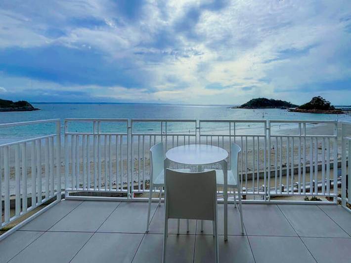 Location de vacances pour 2 personnes, avec balcon ainsi que piscine et jardin, adapté aux familles dans Plage Tresmeur - 4