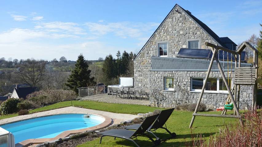 Location de vacances pour 14 personnes, avec Jacuzzi et Terrasse ainsi que Jardin et Piscine à Stavelot