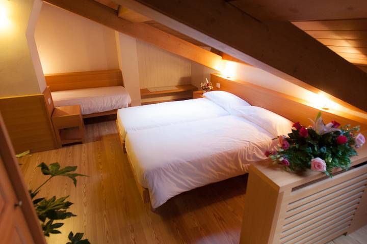 Gîte pour 7 personnes, avec balcon et vue sur le lac, animaux acceptés à Alleghe - 3