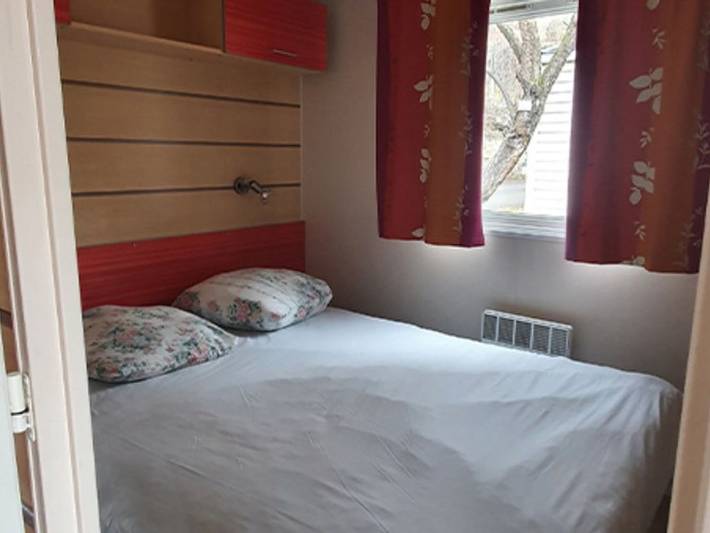 Mobil home pour 4 personnes, avec terrasse et piscine à Estavar - 3