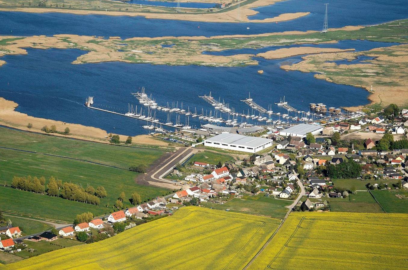Modern eingerichtete Ferienhaus "Kröslin" für bis zu 4 Personen und 2 Hunde in Kröslin, Vorpommern