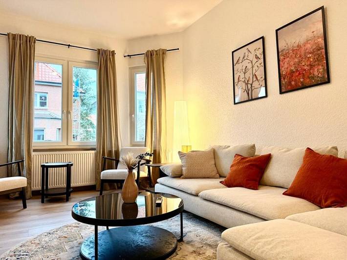 Ferienwohnung für 5 Personen, mit Balkon und Whirlpool sowie Terrasse und Garten in Oldenburg