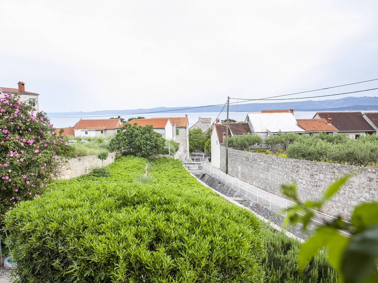 Ganze Wohnung, Apartments Magdalena - Bungalow with terrace (A1) in Bol, Brac