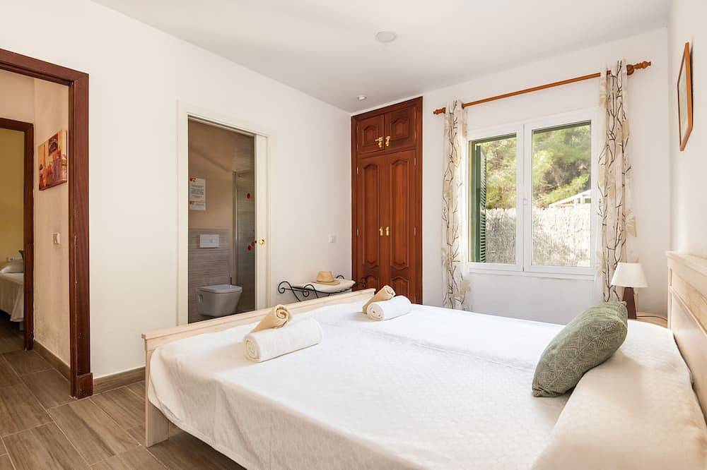 Villa Honeysuckle in Son Parc, Es Mercadal