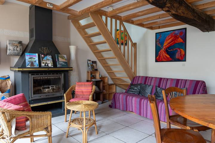 Casa de vacaciones 'Chai Crann Piorra' con terraza privada, jardín compartido y Wi-Fi in Saint-Genès-de-Blaye, Región de Blaye