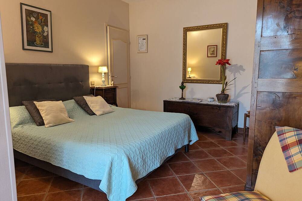 Chambre Jasmin avec piscine et parking au cœur des Châteaux de la Loire in Tavers, Vallée de la Loire
