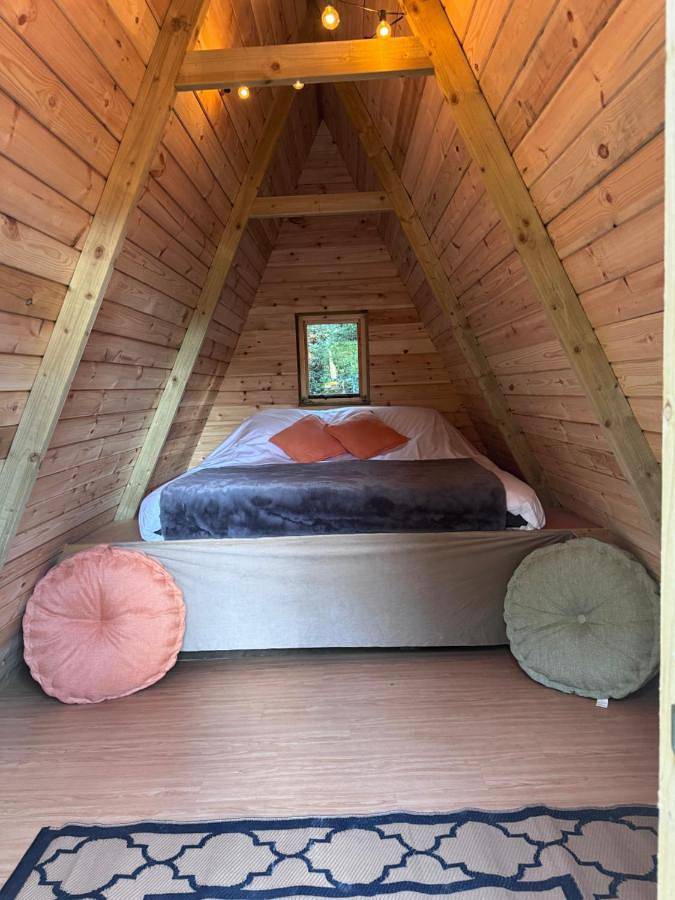 Glamping for 2 people, with Garden and View as well as Lake view in Surrey