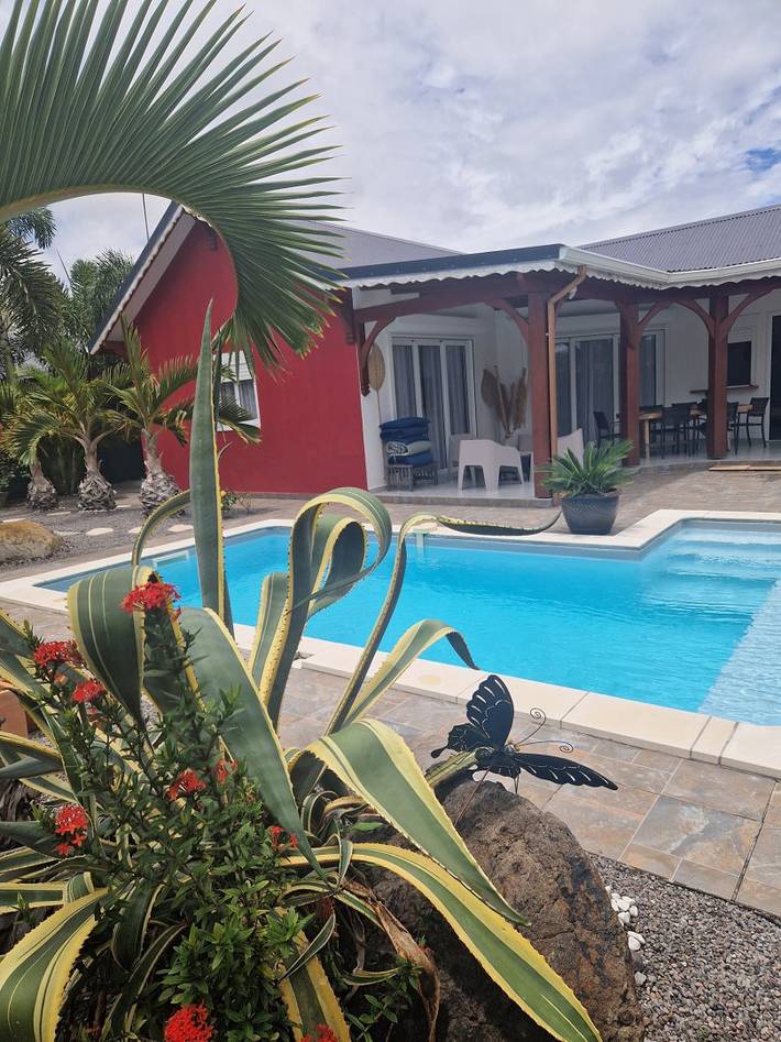 Villa pour 5 personnes, avec terrasse ainsi que piscine et jardin