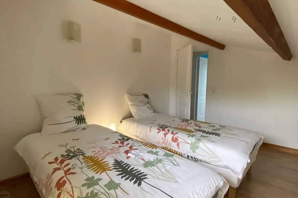 Homerez - Spacious family house in Niort with garden in Niort, Niort region