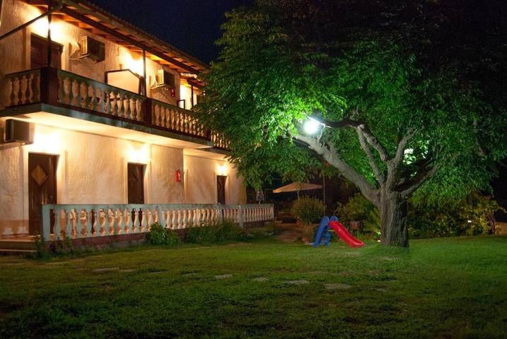 Maison d’hôte pour 2 personnes, avec Balcon et Terrasse ainsi que Jardin et Vue à Corfou