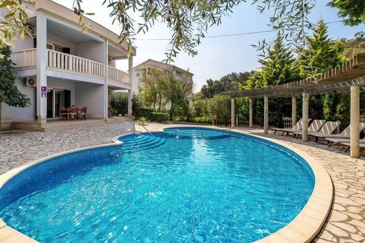 Ferienwohnung für 4 Personen, mit Pool und Garten - 1