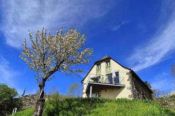 Gîte pour 6 personnes, avec vue et jardin, animaux acceptés à Mur-de-Barrez